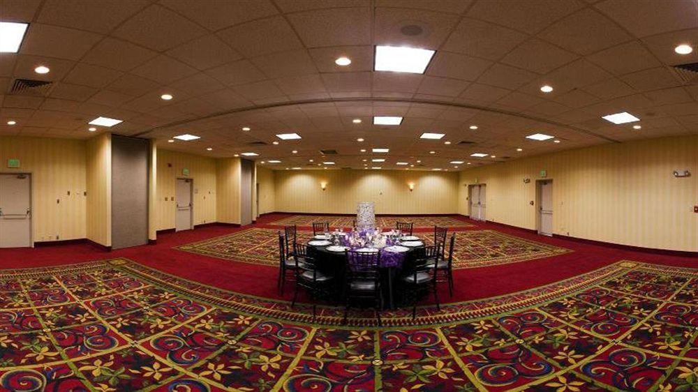 Отель Wyndham Garden Fresno Yosemite Airport Ресторан фото