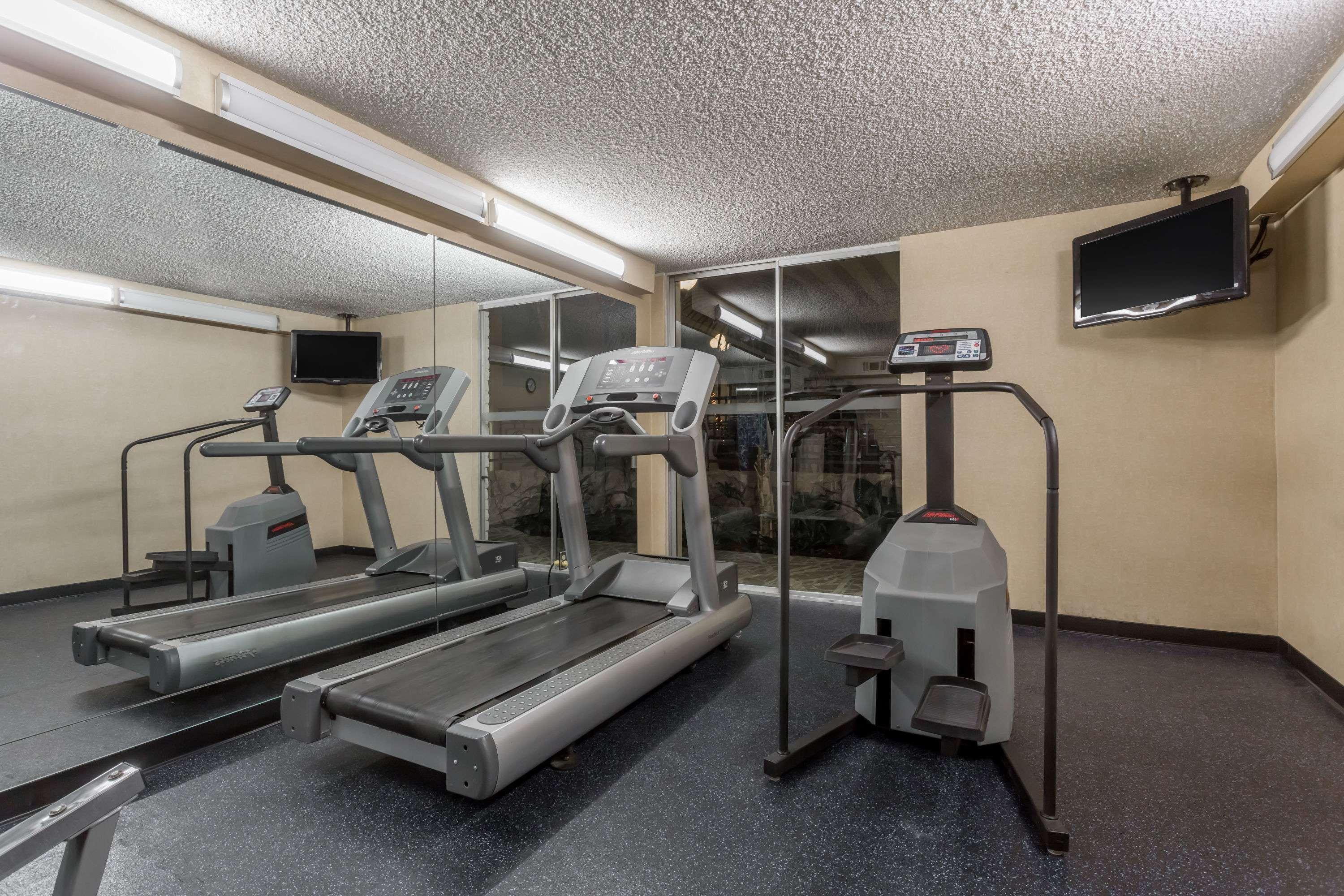 Отель Wyndham Garden Fresno Yosemite Airport Экстерьер фото