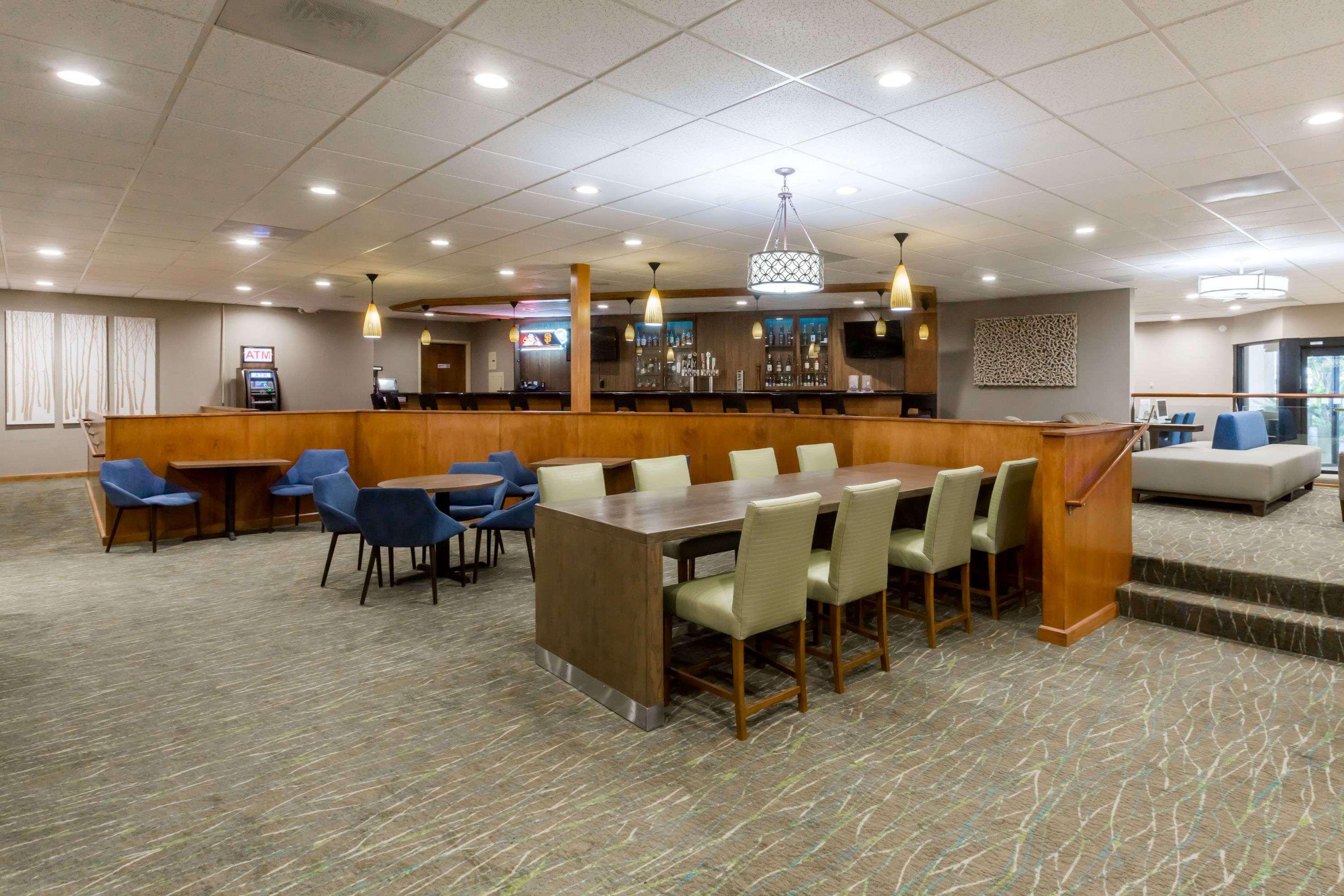 Отель Wyndham Garden Fresno Yosemite Airport Экстерьер фото