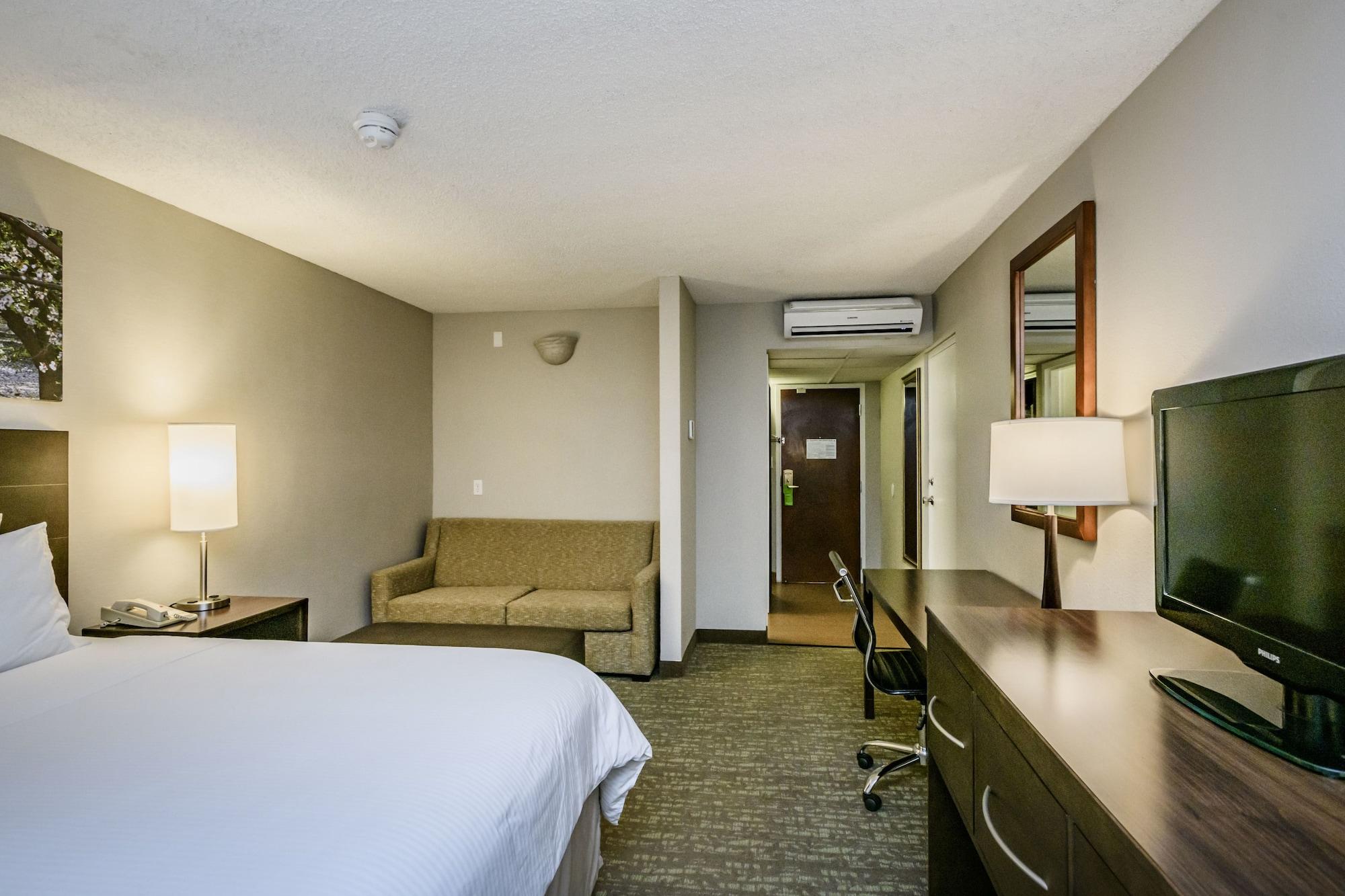 Отель Wyndham Garden Fresno Yosemite Airport Экстерьер фото