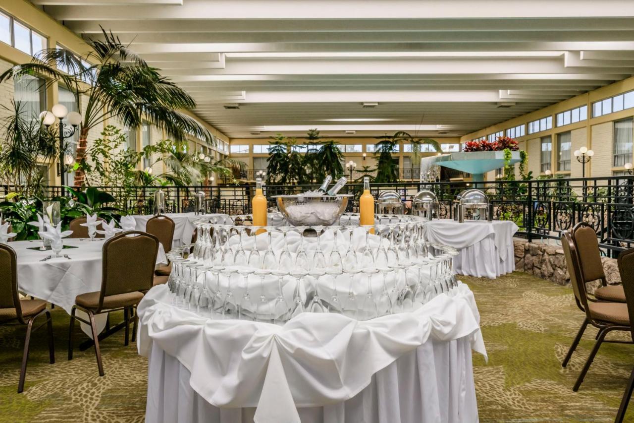 Отель Wyndham Garden Fresno Yosemite Airport Экстерьер фото