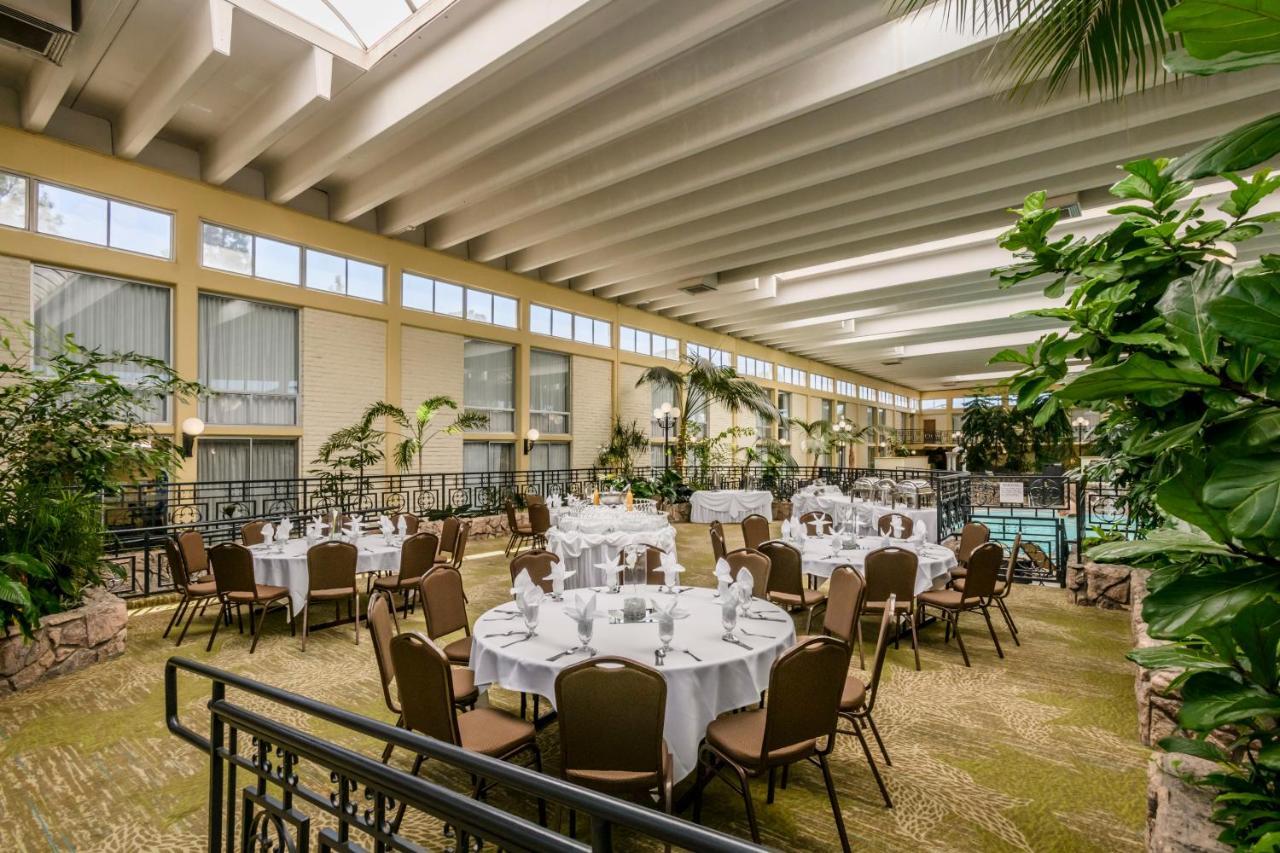 Отель Wyndham Garden Fresno Yosemite Airport Экстерьер фото